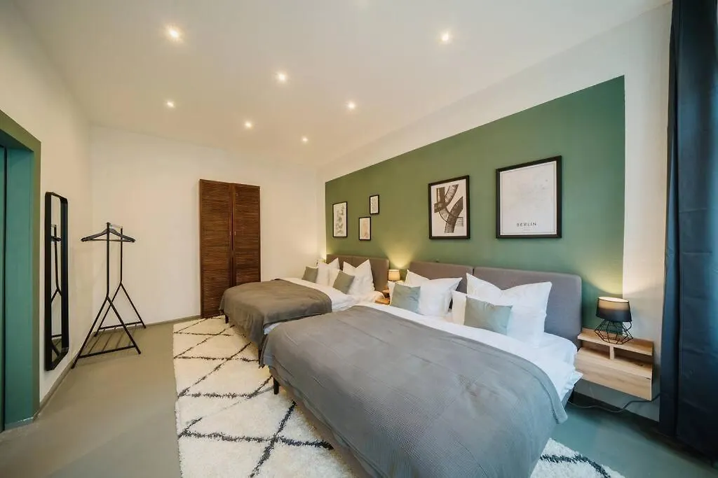 New 130M², Lounge Room, Im Herzen Berlins